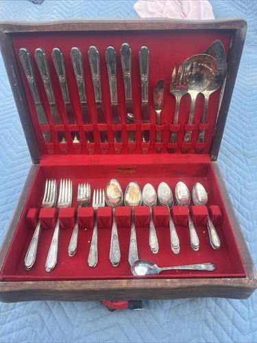 Vintage Wm Rogers Sectional IS Silver-Plate Silverware Flatware 52 Pcs w/ Case