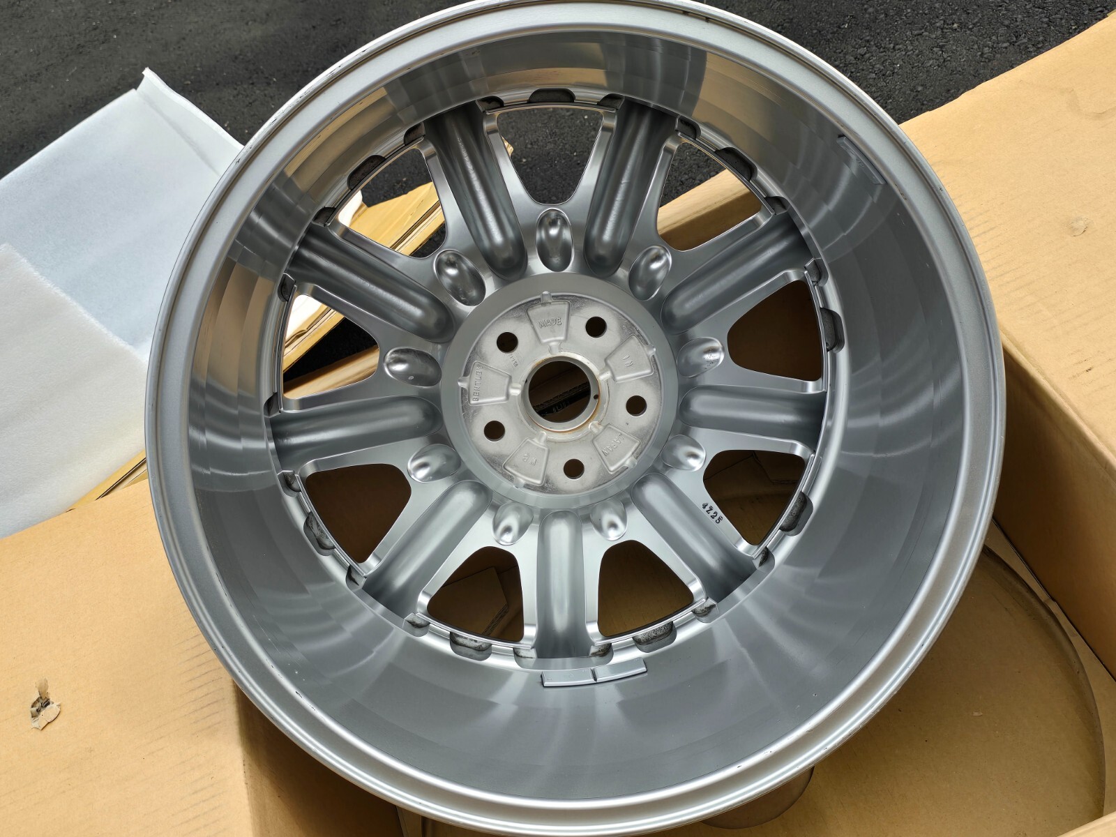 New 19" Bentley Continental GT Flying Spur Mulliner OEM factory wheel