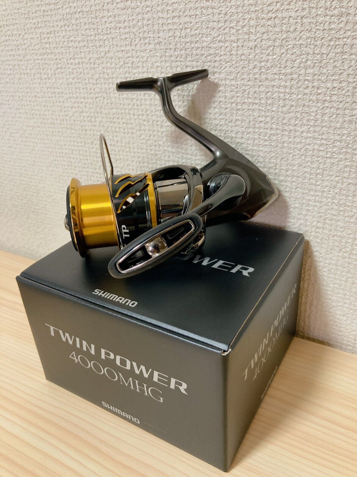 Shimano Spinning Reel 20 TWIN POWER 4000MHG Gear Ratio 5.8:1 Fishing Reel  IN BOX