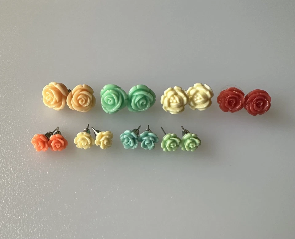 Lote de 11 aretes retro pequeños/grandes de resina rosa 8 pares de tachuelas de corazón 3 pares Foto 2 de 4