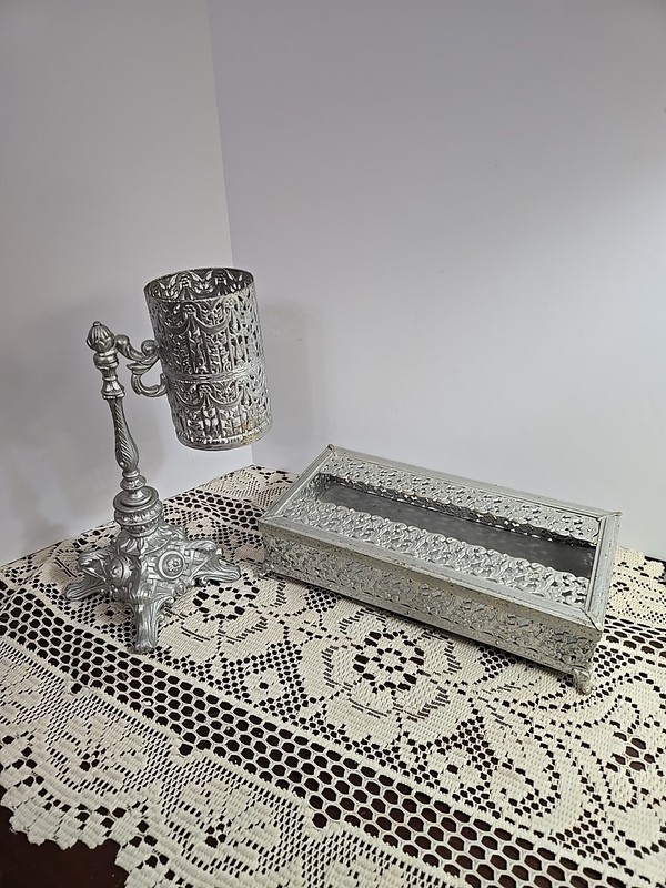 Vtg. Hollywood Regency Dixie Cup Dispenser & Tissue Box Cover Silver Tone Metal 