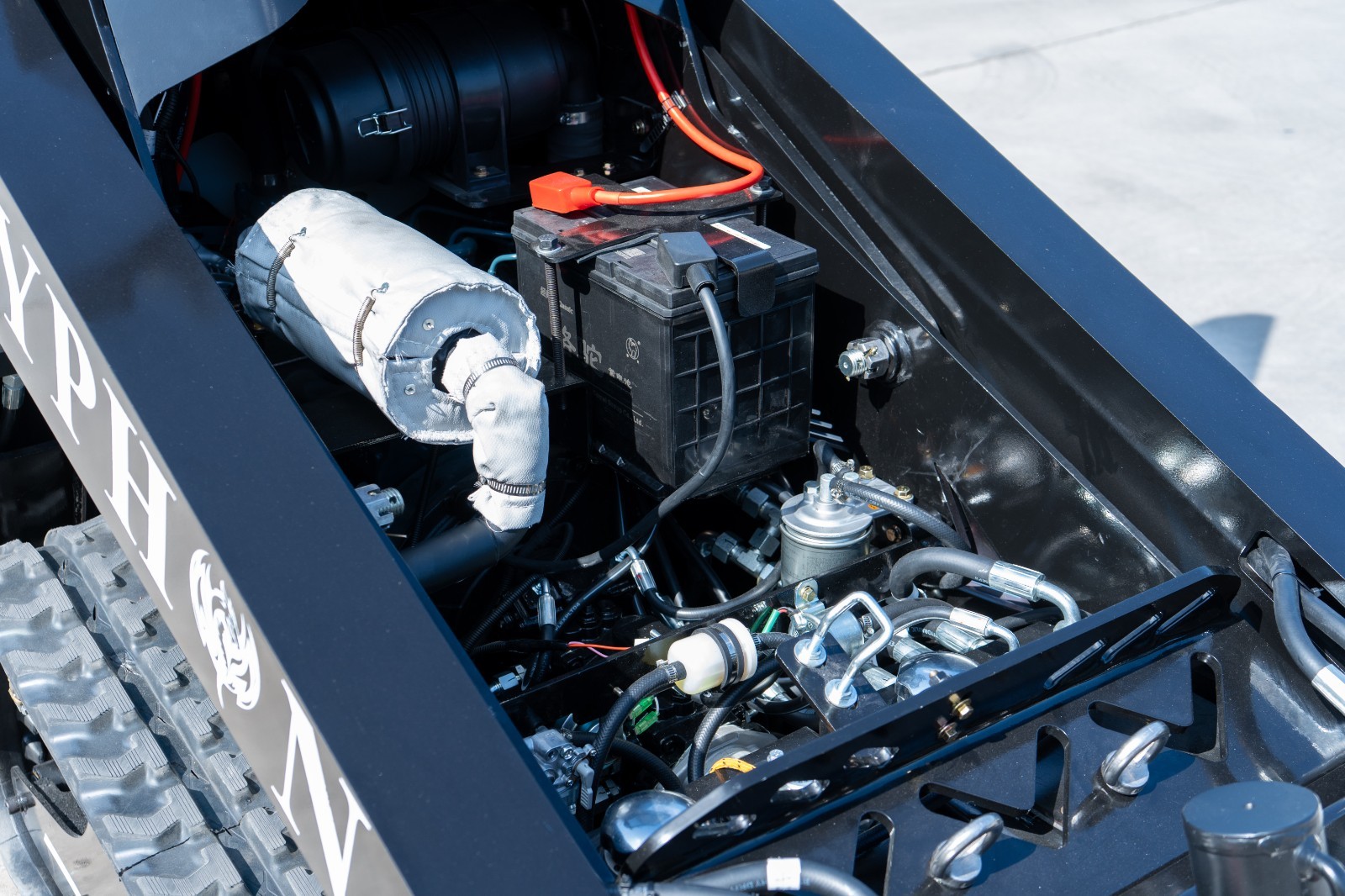 3040lbs TYPHON STOMP X1300 25HP Kubota D1105 EPA Diesel Mini Skid Steer Loader