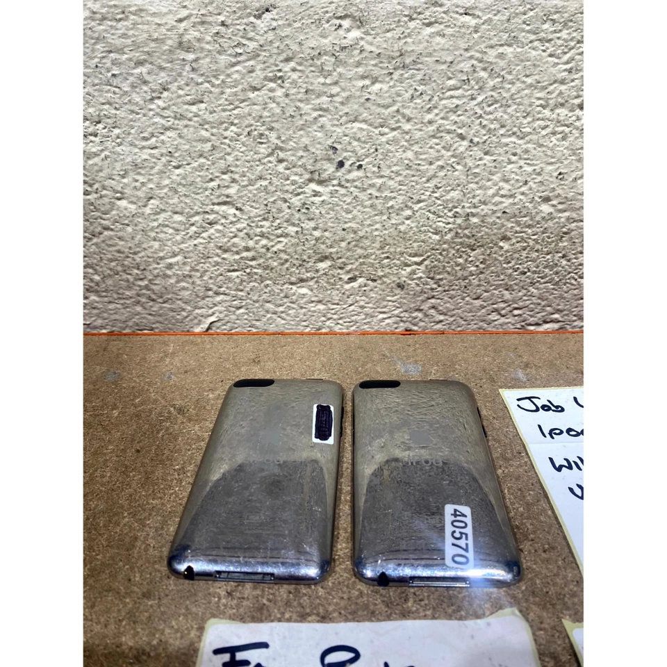 Job Lot of 2 Apple iPod Touch (2nd Gen) A1288 MP3 Media Player 8GB - (For Parts) - Image 4 of 4