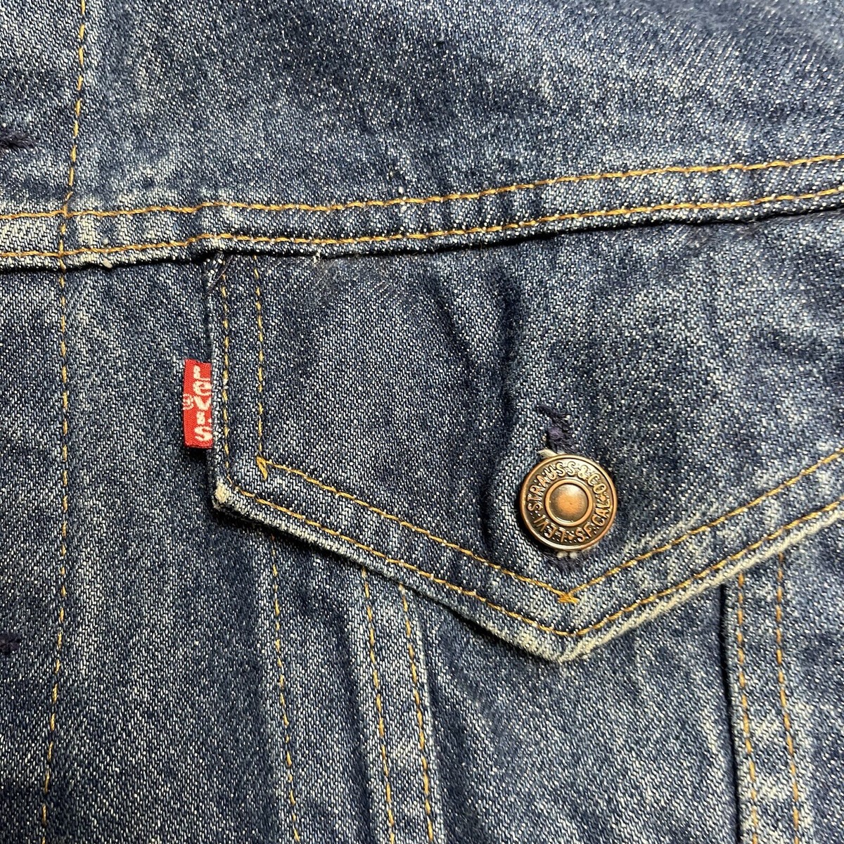 Vintage LEVI'S 70505 0217 DENIM TRUCKER JACKET SIZE 42 USA Made