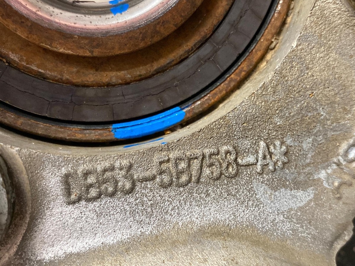2015 Ford Explorer Rear Spindle Knuckle with Hub Passenger Side