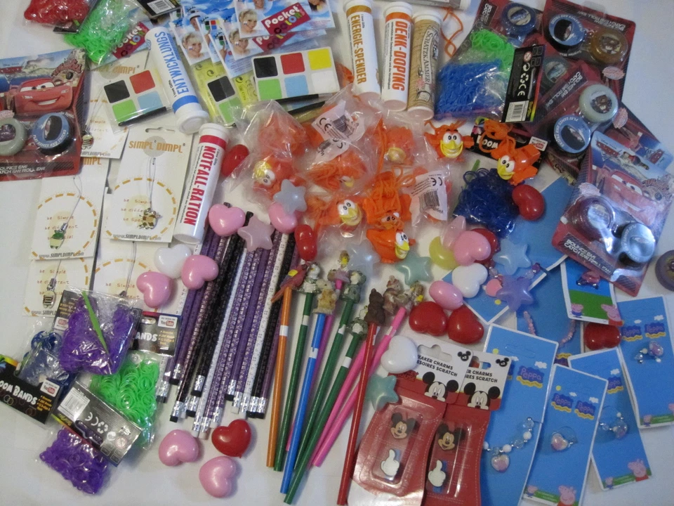 500 Teile Wurfmaterial Karneval Restposten Spielzeug Plüsch Mickey Pfeife Peppa - Bild 2 von 4