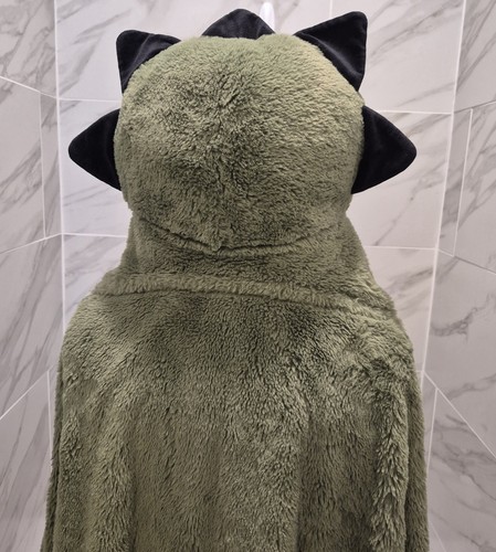 Manta con capucha de dinosaurio verde Pillowfort bolsillos para manos poliéster polar 50x40" - Imagen 6 de 9