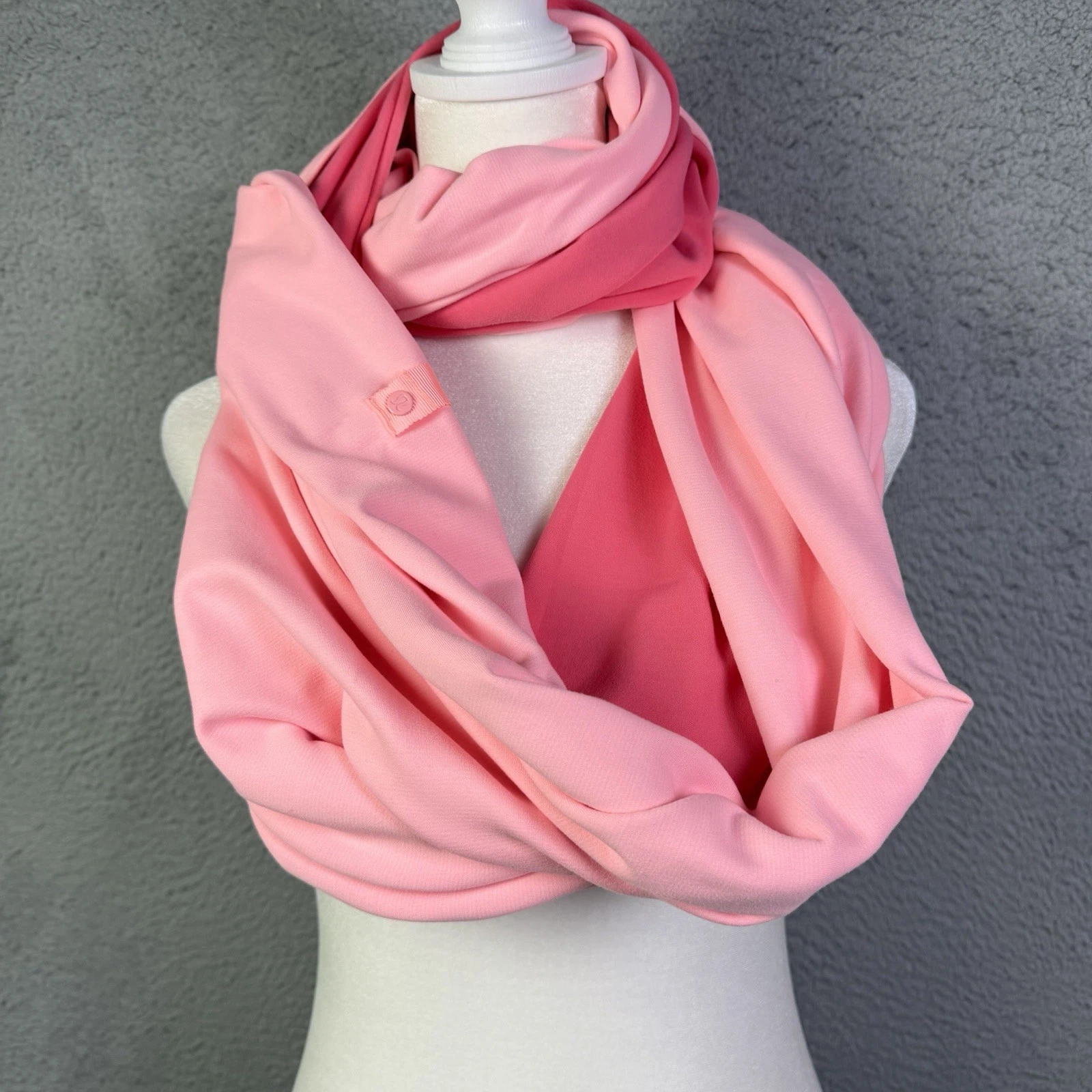 Lululemon Vinyasa Scarf Women OS Pink Stretch Snap Closure Preppy Outdoors
Opens in a new window or