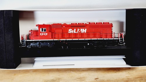 Bowser 25343 St Lawrence & Hudson RR GMD SD40-2 #5636 con LokSound y DCC | Zustand: New
