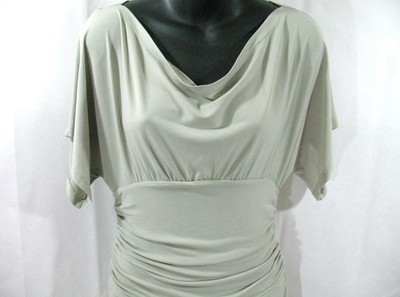 Robe Arden B Taille S - Vert Sauge, Jersey Stretch, Ourse Asymétrique, Côtés Froncés, Occasion Très Bon état