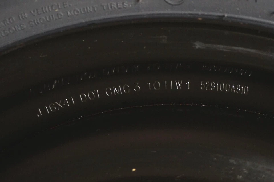 Rueda de repuesto Hyundai Sonata 2011-2014 neumático 16x4 T125/80D16 con juego elevador de gato OEM Foto 4 de 4