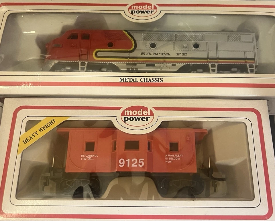 Model Power Lot of (11) Train METAL CHASSIS Locomotive-Box Cars-Tankers & Tracks - Image 2 of 4