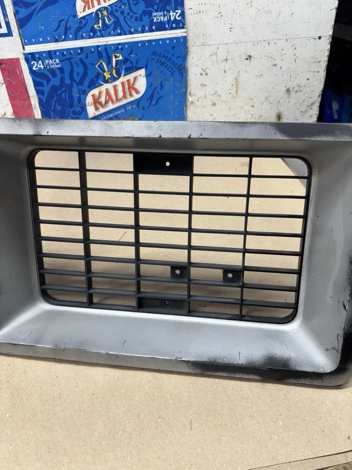 Camión GMC Squarebody 1973 1974 73 74 Suburban Jimmy K15 K25 K3500 parrilla 6270838 Foto 3 de 4