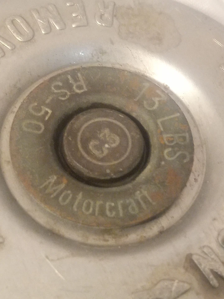 Ford Mustang GT 1979-1986 carrocería Fox nuevo en stock tapa radiador 13 lb vintage OEM Foto 3 de 4