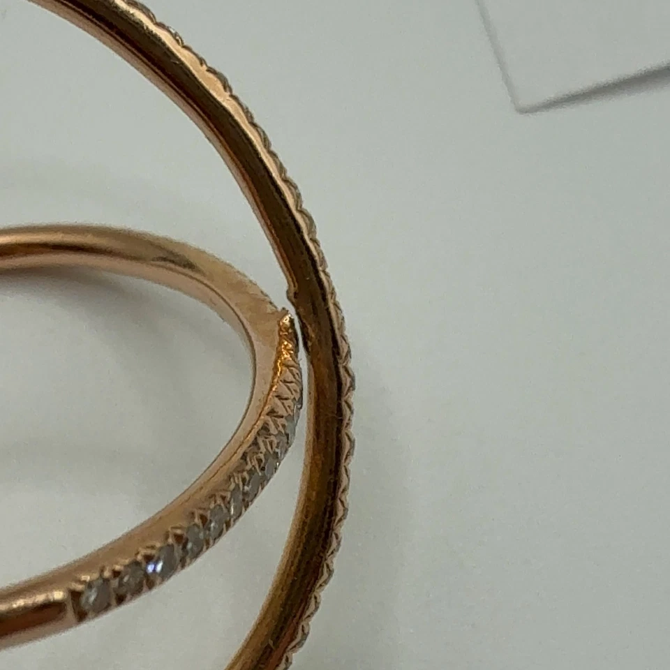 Anillo cruzado de diamantes pavé de oro rosa de 14K 3,0 gramos X cruzado  Foto 4 de 4