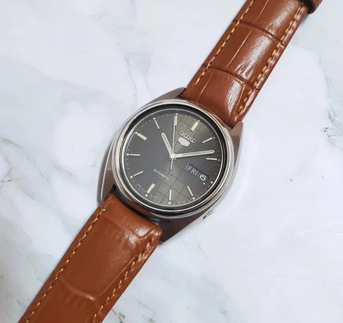 Seiko 1996 SKXF07 Grey Linen Sunburst Dial Retro Ultra Rare Vintage Auto JDM OEM