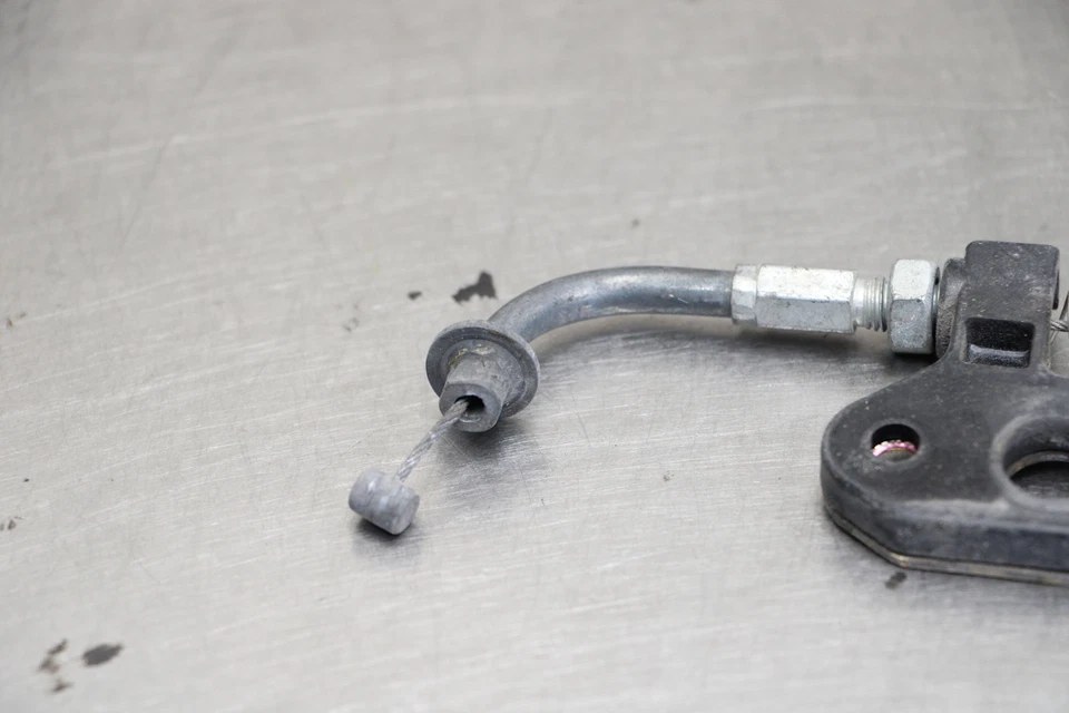 05-07 DUCATI MONSTER S2R 800 CONJUNTO DE BLOQUEO DE PESTILLO ASIENTO PASAJERO TRASERO Foto 3 de 4