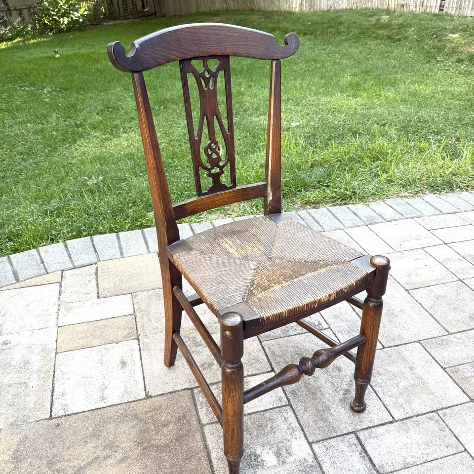 Antigua silla colonial de granja con respaldo tallado - ASIENTO A LA DERECHA - SIGLO XIX LEER Foto 3 de 4