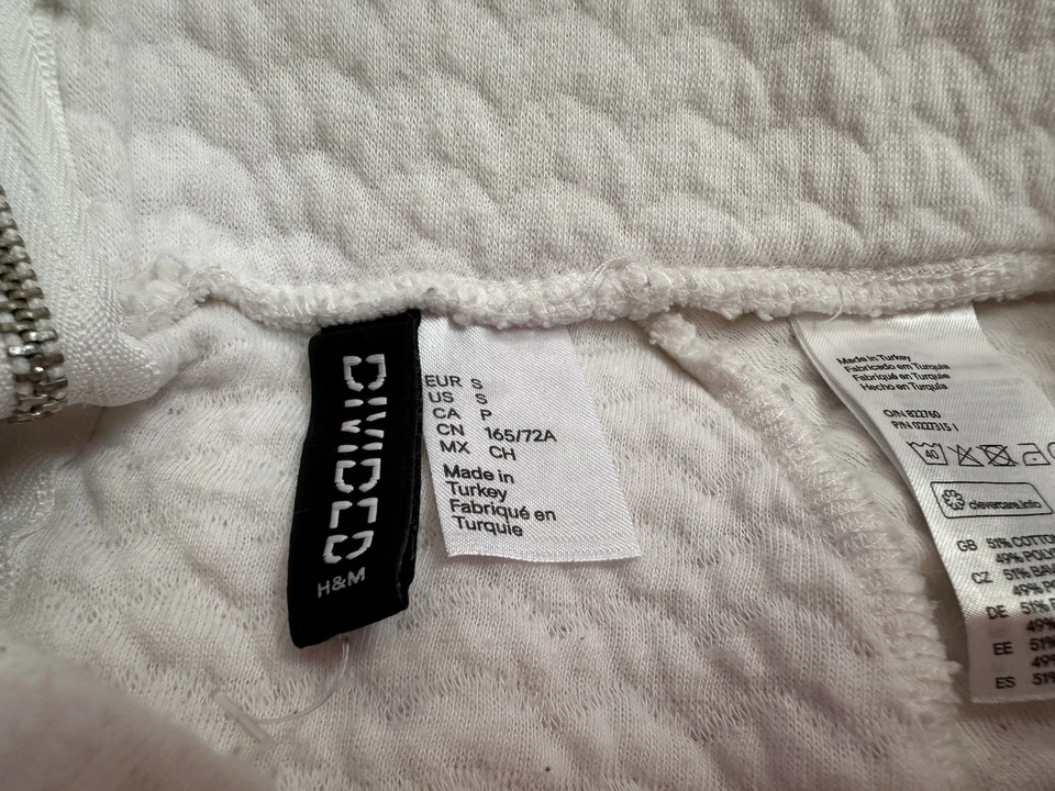 Minifalda patinadora con textura blanca para mujer H&M Dividida talla pequeña cintura alta Foto 3 de 4