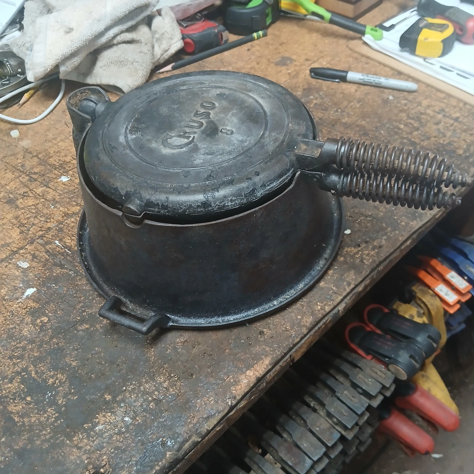 Vintage Cruso Waffle Maker Cast Iron High Base Barrel Hinge (DH-1909)
Opens in a new window or ta