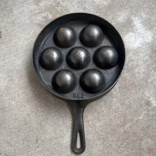 Vintage Griswold #962 / 32 A Cast Iron Aebleskiver Egg Poacher Pan Skillet