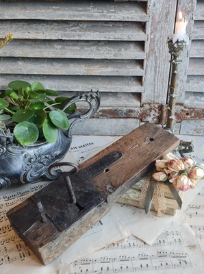 ANCIENNE SERRURE ET CLE EN BOIS ART POPULAIRE - Photo 1/4