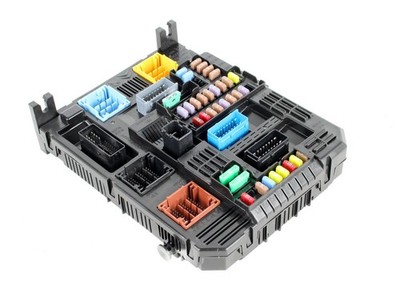 BSI Steuergerät Sicherungskasten Citroen C4 III Peugeot 2008 II 9832881080