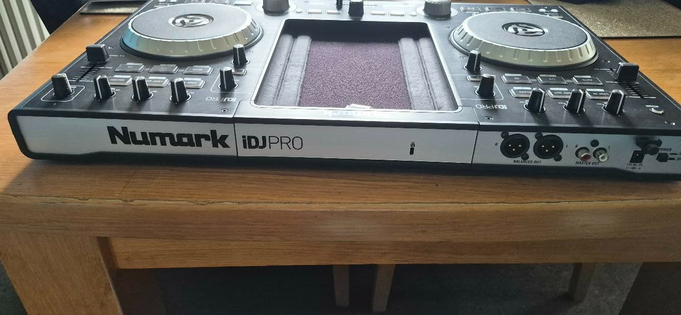 Numark iDJ Pro Apple iPad  DJ Controller