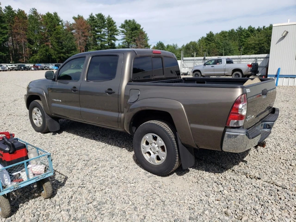 Used Rear Left Door Assembly Rear Side fits: 2010 Toyota Tacoma Crew Cab 4 Dr el Foto 2 de 4