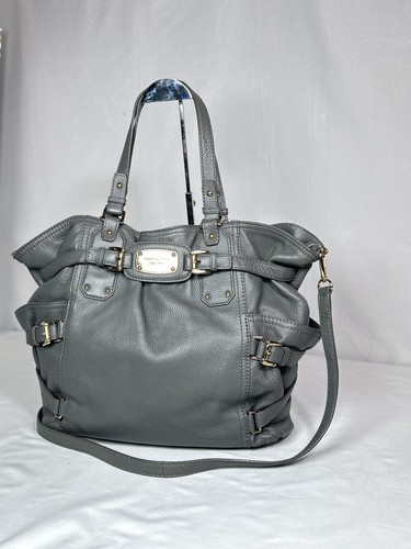 Bolso de hombro Michael Kors Gansevoort de gran tamaño de cuero gris grande precio de venta sugerido por el fabricante 484 USD - Imagen 3 de 24