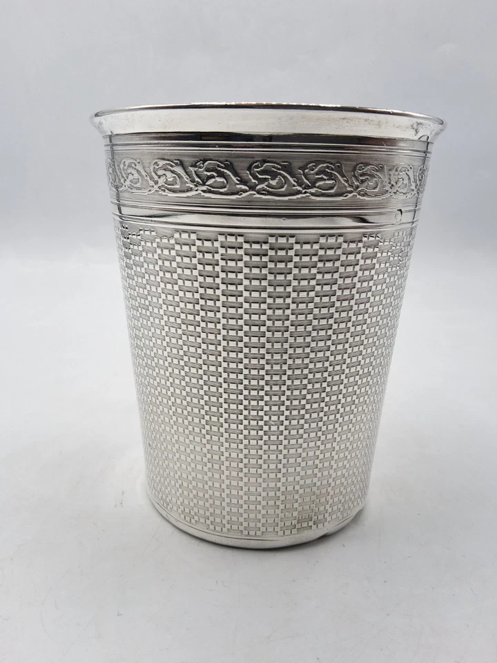 Timbale en argent massif guilloché et gravé poinçon Minerve 1er titre XIXème - Photo 4/4