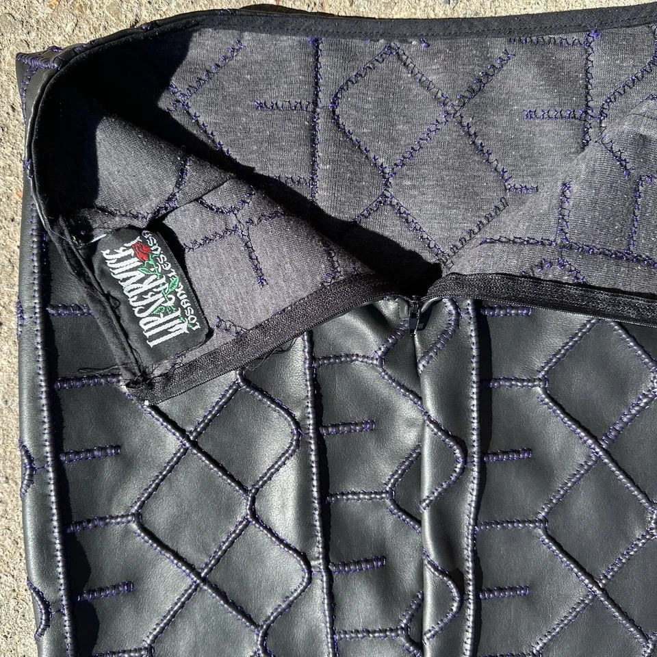 De colección Años 90 Y2K Servicio Labial Sexo Sillín Palabra EE. UU. M Falda PVC Imitación Puntada Rara Difícil de Encontrar Foto 3 de 4