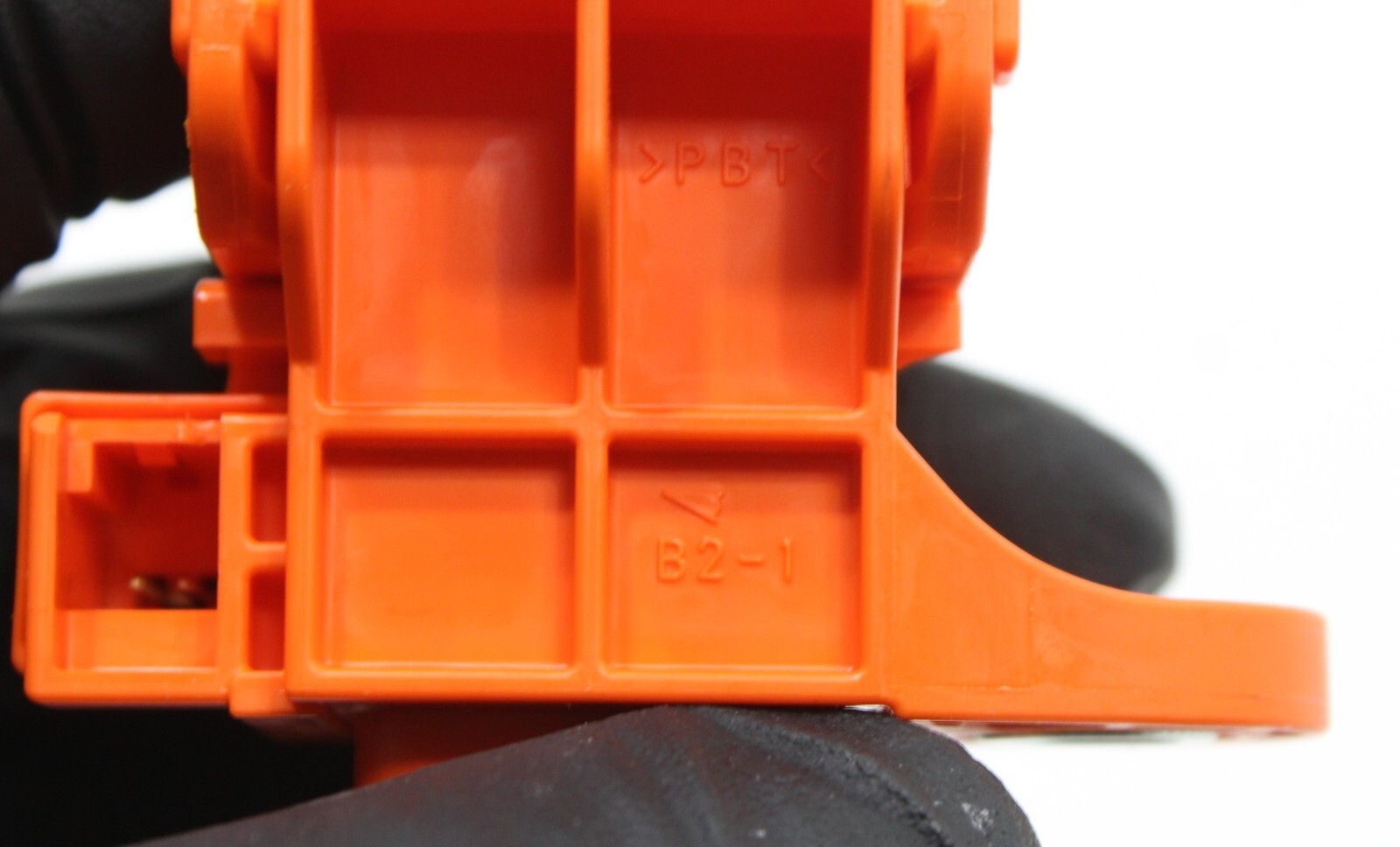 2023 - 2025 SUBARU SOLTERRA HIGH VOLTAGE BATTERY GRIP PLUG CONNECTOR OEM