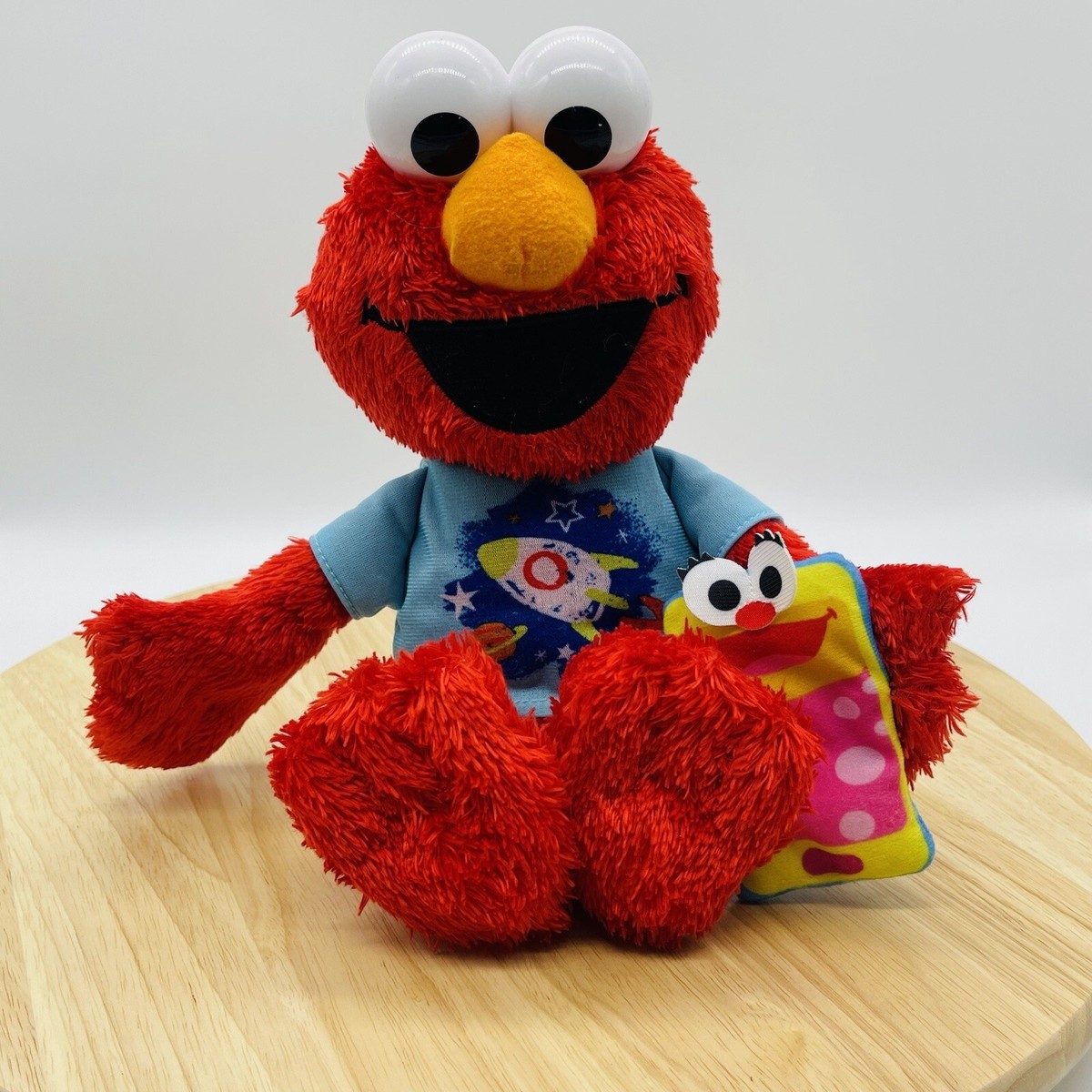VTG Fisher Price Mattel Talking Singing Elmo's World Plush Elmo