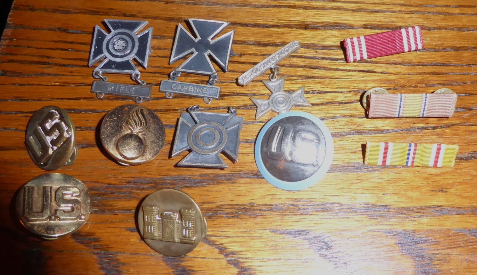 UNITED STATED WWII MILITARY INSIGNIA RIBBONS LOT--ONE IS PISTOL SHARP ...