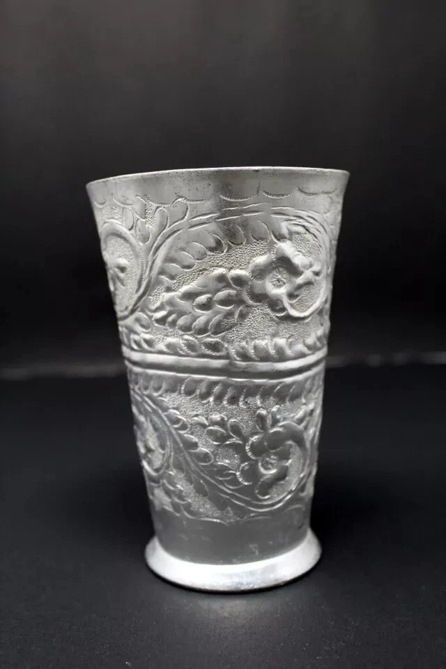 Antiguo vidrio Lassi plateado raro coleccionable hecho a mano con talla fina profunda Foto 2 de 4