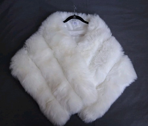 Umren Stole Wrap Cape Shawl White Faux Fur Fluffy Size M Lined Pockets Hook 
