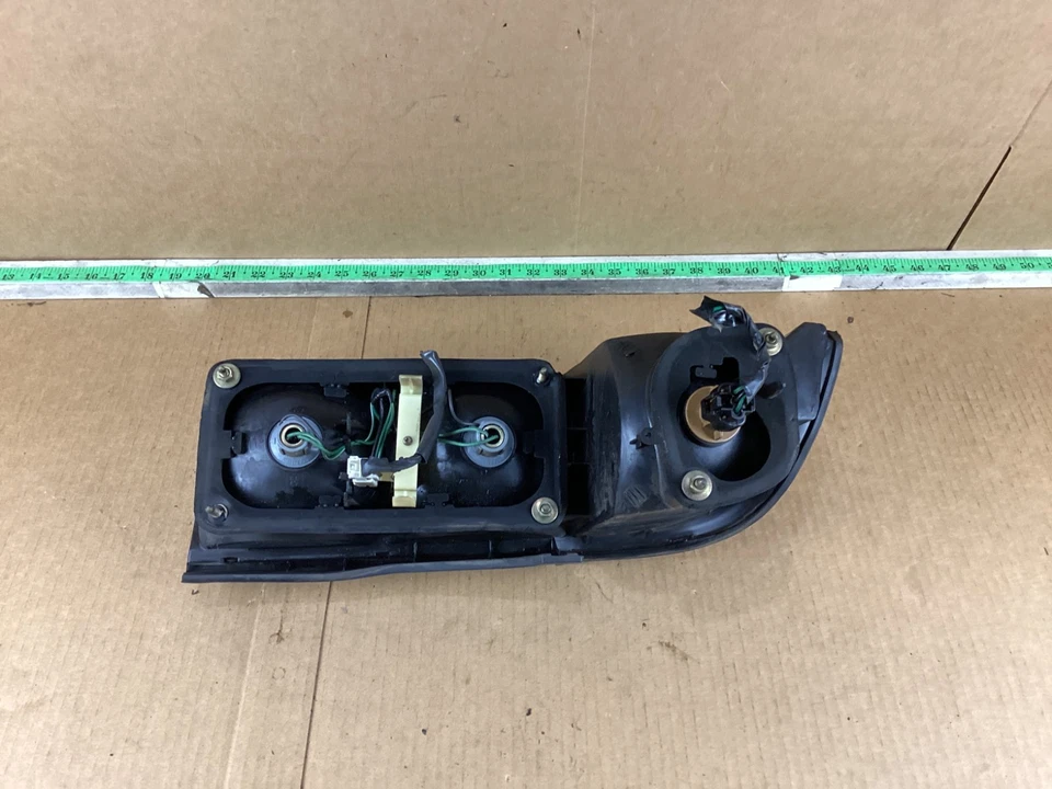 Conjunto de luz trasera derecha pasajero Mitsubishi Eclipse 1992-1994 Foto 4 de 4