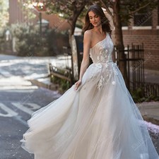 Charming Wedding Dresses A Line Classic Bridal Gowns Lace Appliques Sleeveless