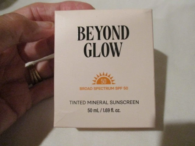 AVON Beyond Glow Tinted Mineral Sunscreen SPF 50 UVA/UVB Mineral Protection 1.69