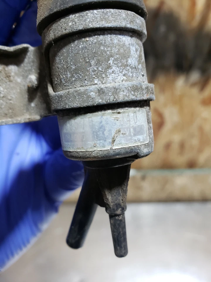 VÁLVULA DE CONMUTACIÓN DE VACÍO TOYOTA HILUX CORONA CELICA 20R VSV OEM USADA 89570-35040 Foto 3 de 4