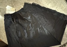 VINTAGE VANITY FAIR HALF SLIP   SIZE LARGE.  BLACK.  ANTRON lll