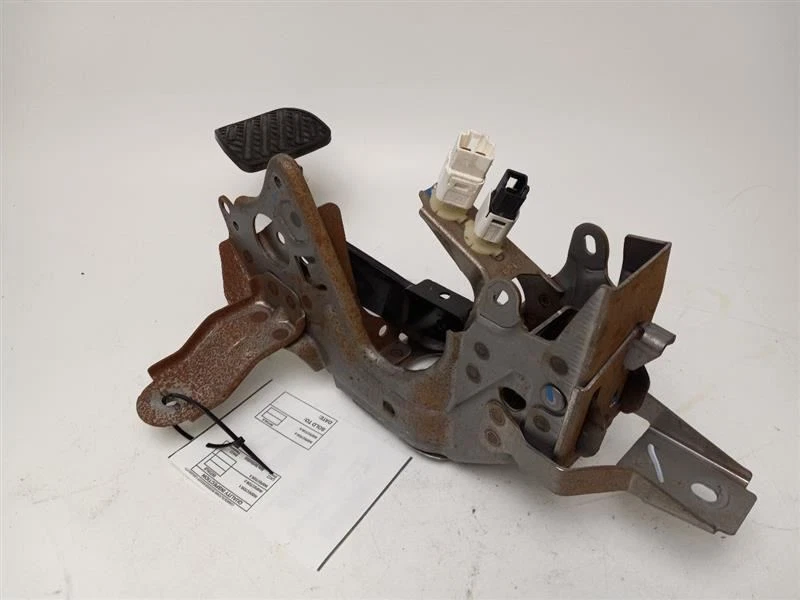 2013 NISSAN ALTIMA BRAKE PEDAL - Image 3 of 4