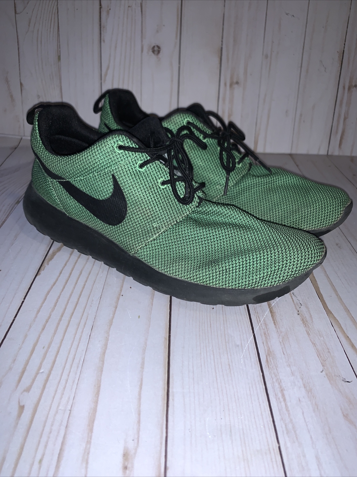 nike roshe runs green