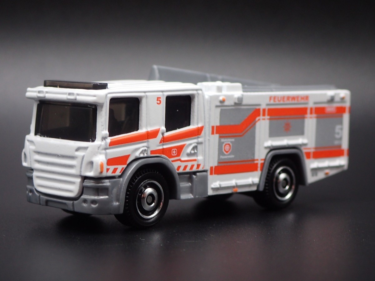 ミニカー Red Bull Racing Scania Truck 1/64 61yy7p66zVL._UF350,350_QL50_.jpg