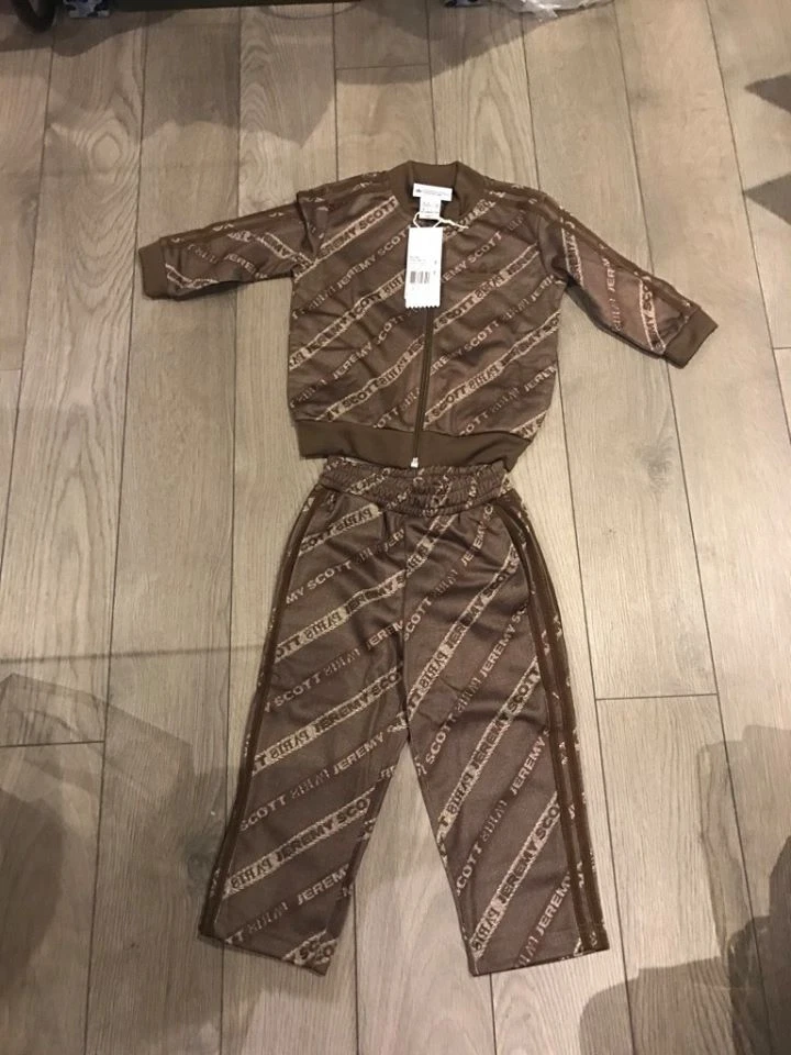 robe adidas jeremy scott