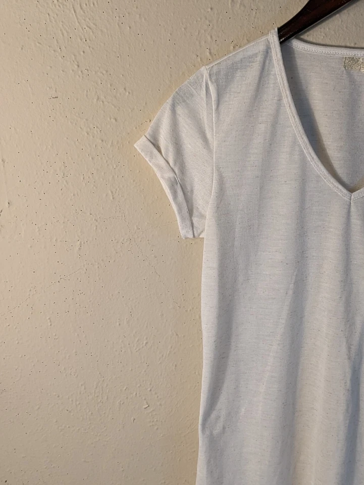 Derek Heart Junior L Blanco Batik Manga Corta Puños Cuello en V Botones Traseros Top Foto 4 de 4