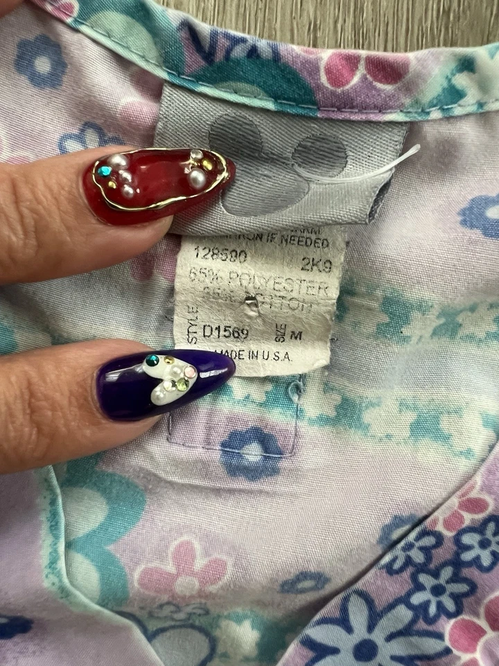 迪士尼女式中号磨砂上衣紫色花朵小熊维尼 — 第 4/4 张图片