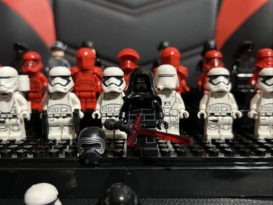 LEGO Kylo Ren Minifigure w/ Hood - 75104 Star Wars Command Shuttle- Army - Image 2 of 4