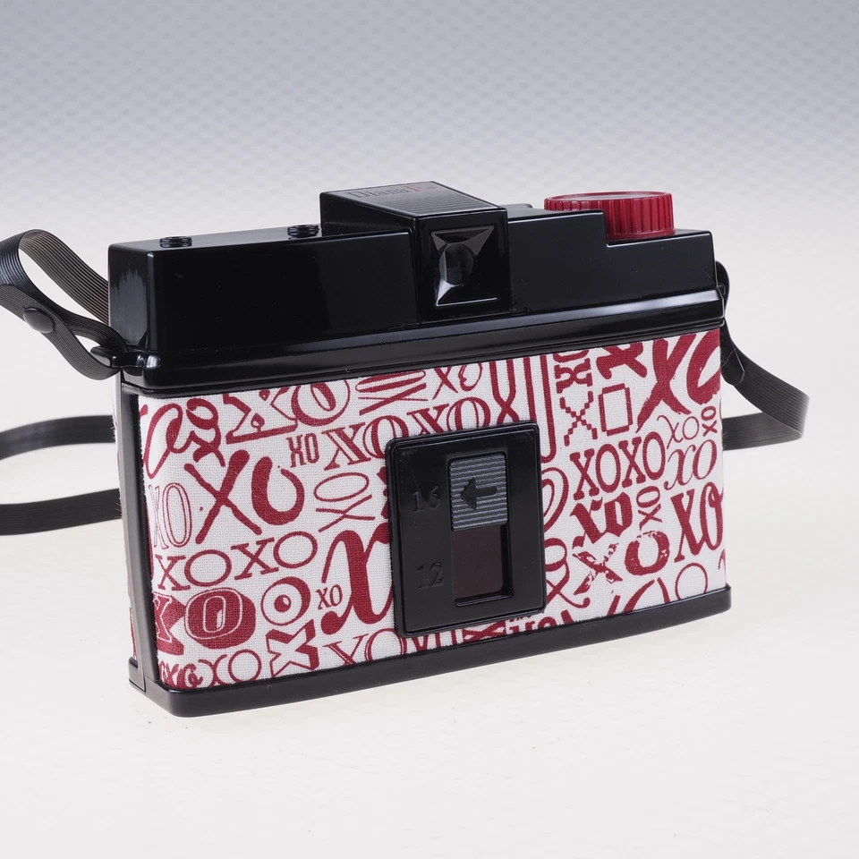 Diana F+ medium format film camera "Love Letters" limited edition, tested - Image 3 of 4